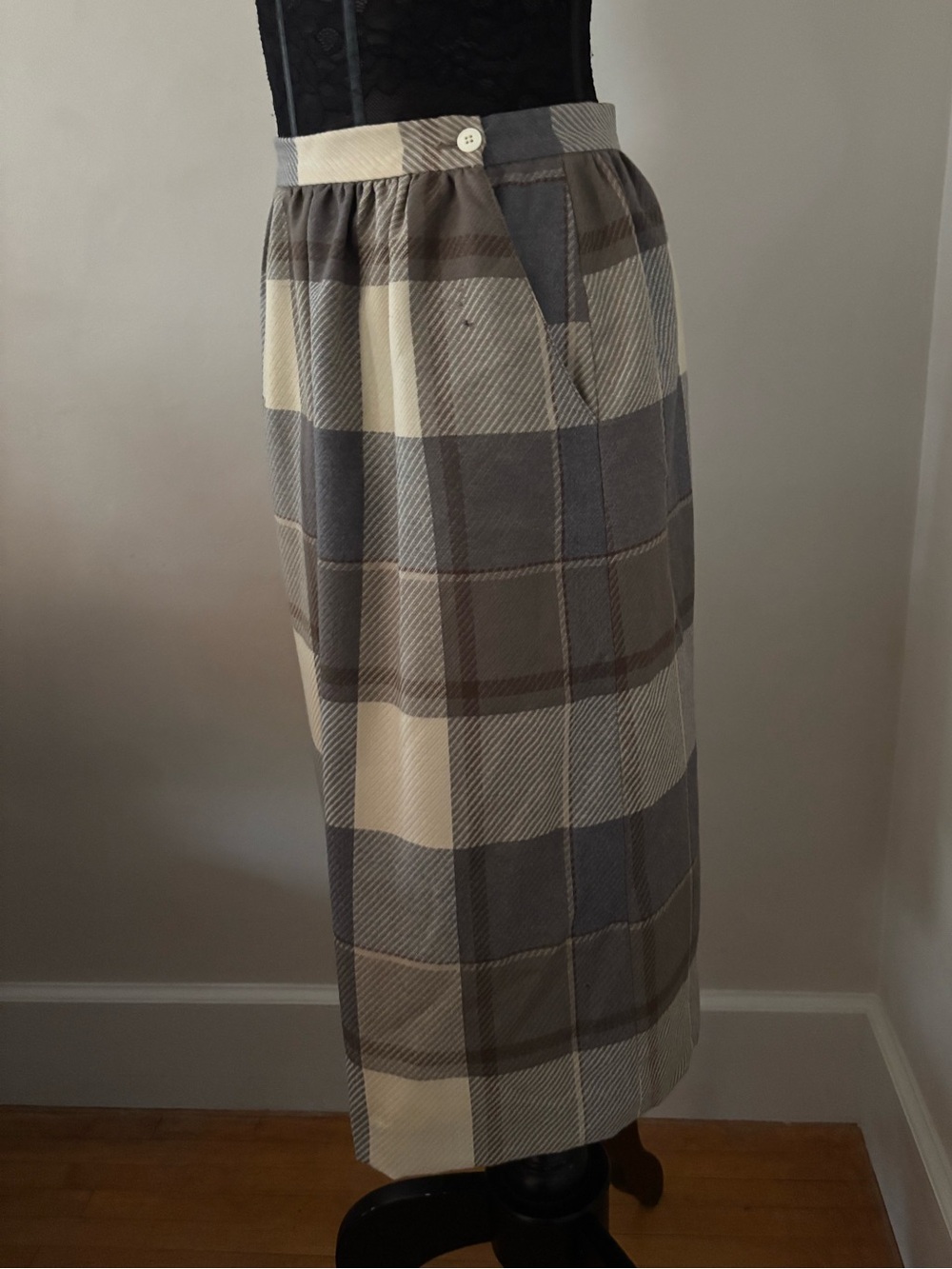 Vintage Wool midi skirt - Picture 7 of 11